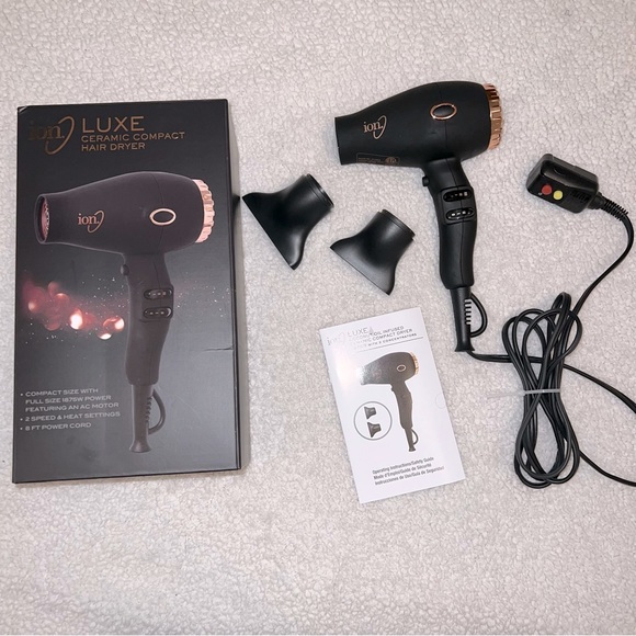 Ion Luxe Coconut Infused Ceramic Compact Dryer 1875 watts - Picture 1 of 4